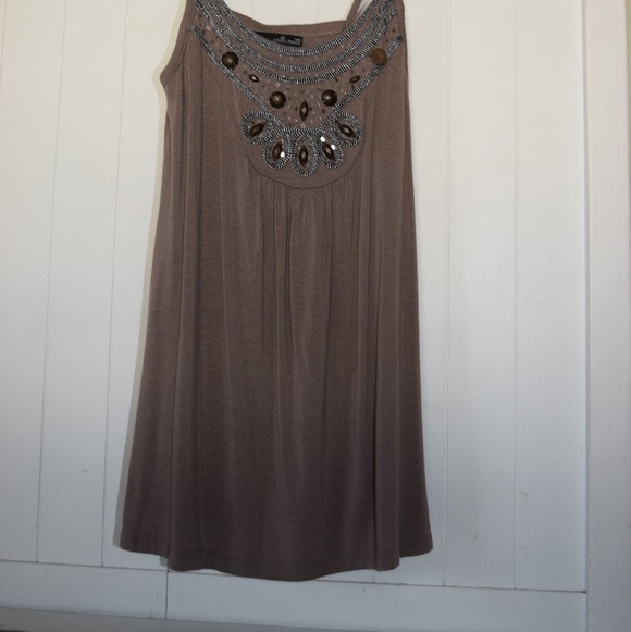 Cute cami with a built in bra - Picture 5 of 6